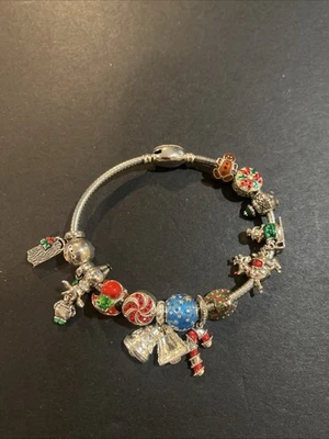 Pulseras raras con 15 dijes de Navidad de plata de ley de Chamilia Foto 1 de 4