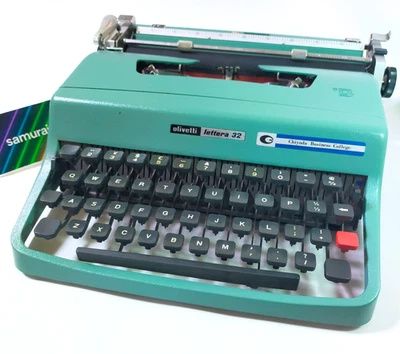 Máquina de escribir portátil Olivetti Lettera 32 vintage retro usada sin probar Foto 1 de 4