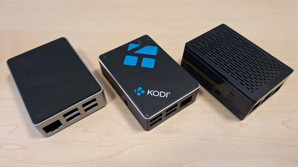 3x Raspberry Pi Gehäuse, 1x für RPi 3, 2x für RPi 4 - Bild 1 von 1