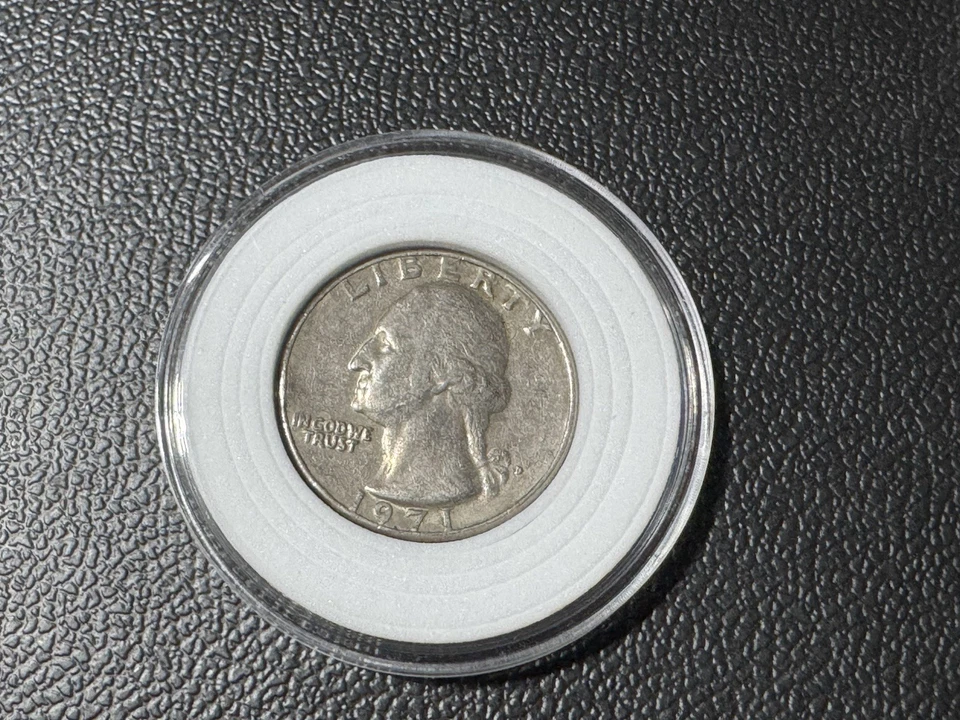 1971 Quarter Mint Mark D Error Coins Double Die Cut And Letter At The Edge - Image 1 of 4