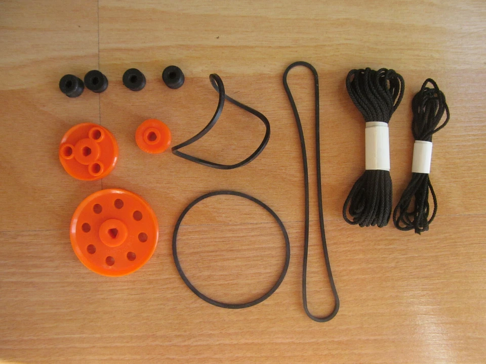 Meccano Erector Set Replacement Parts Pulleys, Belts and String - Image 1 of 1