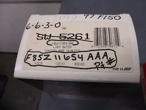 Motorcraft SW5261 Headlight Switch - Picture 1 of 1