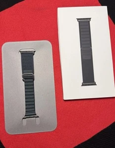 Apple Alpine Loop 49mm Large Black Titanium Finish Watch Ultra 2 -Dark Green - Photo 1 sur 4