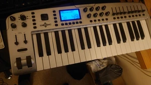 M-Audio Ozonic Midi Keyboard controller, Very Nice is a soundcard too - Picture 1 of 13