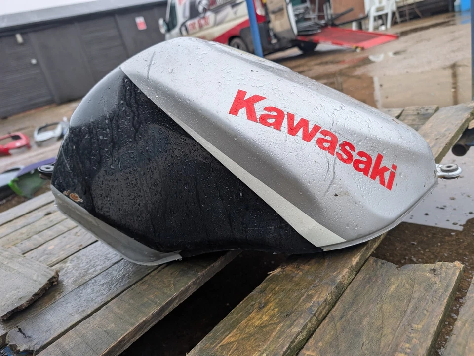 Tanque de combustible y grifo de gasolina Kawasaki ZX6R Ninja J1 J2 636 ZX636 Foto 1 de 4