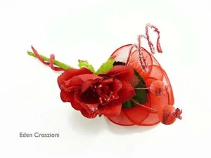 FIORE PORTACONFETTI CON RACCHETTE PRIMULA ROSSO BOMBONIERA LAUREA CRESIMA - Foto 1 di 1