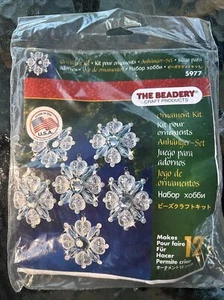 The Beadery Crafts Snowflakes Bead Craft Kit Makes 12 #5977 Christmas New - Picture 1 of 2