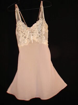 Camisón rosa dinastía California bordado ribete talla pequeño vestido Foto 1 de 4
