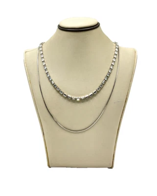 Juego de dos collar cuadrado de diamantes simulados enchapado en platino Foto 1 de 4