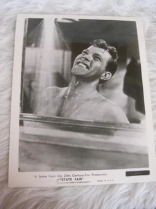DANA ANDREWS IN SHOWER SCENE MAN ORIGINAL PRESS PHOTO 8X10 1945 MOVIE STATE FAIR - Picture 1 of 8