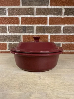 Pampered Chef 1143 Stoneware 6 cup 1.5 L Round Cranberry Covered Casserole Baker - Image 1 of 4