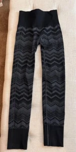 Lululemon Leggings Damen Größe 4 Ebbe to Street schwarz Chevron Hose Zick-Zack-Muster - Bild 1 von 3
