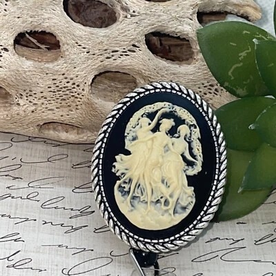 3 Musas Danza Mitología Cordón Camafeo Carrete Retráctil Tarjeta de Identificación Porta Insignia Foto 1 de 4