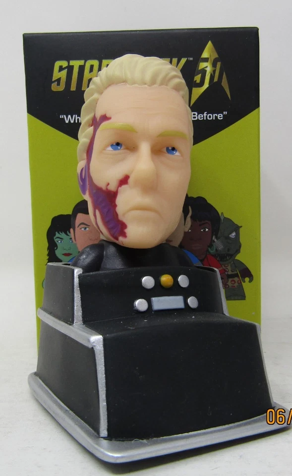 STAR TREK TITANS 3" FIGURES  CLASSIC  STAR TREK NEW IN RE-SEALED BOX 86 - Image 1 of 1