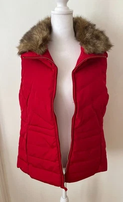 Chaleco acolchado acolchado Talbots M relleno de plumón extraíble cuello de piel sintética rojo pop $139 Foto 1 de 4