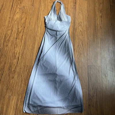 Vestido Tabú Y2K Años 2000 Medio Gris Halter Brillo Malla Hada Gótico Formal Baile de graduación Foto 1 de 4