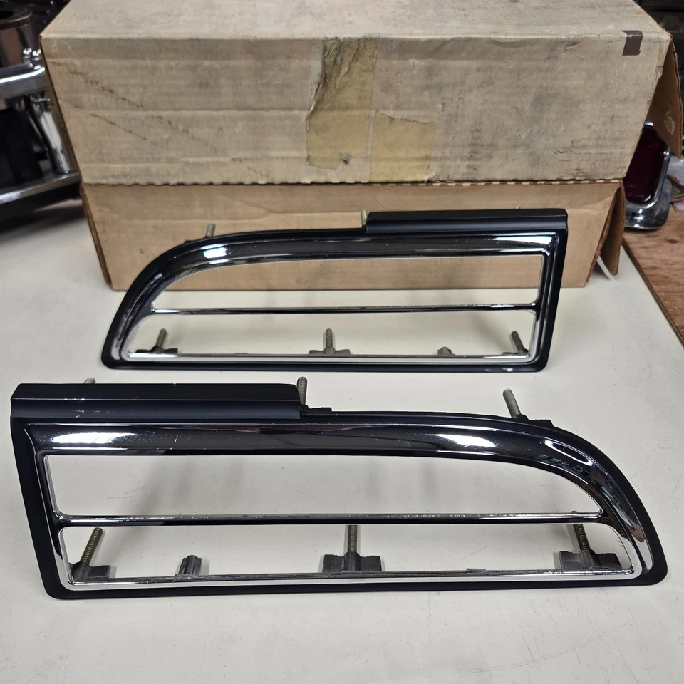 Biseles de luz trasera Firebird Trans Am Formula 70-73 GM 5963093 (LH) y 5963094 (derecha) Foto 1 de 4