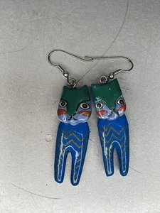 Vintage Hand-Painted Wooden Blue Dangle Cat Whimsical Earrings Art To Wear #B - Picture 1 of 3