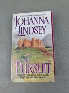 The Pursuit by Johanna Lindsey (Paperback, 2002) Book #3, Sherring Cross Series - Foto 1 di 8