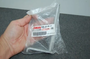 NUEVO CONJUNTO DE PALANCA DE TOPE INCLINABLE ORIGINAL YAMAHA 6AW-43185-01 FÁBRICA OEM PIEZAS MARINAS - Imagen 1 de 3