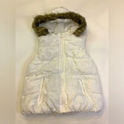 Chaleco acolchado blanco Justice Girls con ribete de piel sintética, talla niñas 14 Foto 1 de 4