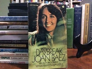 Joan Baez DAYBREAK An Autobiography (Paperback, 1970) Avon Books - Bild 1 von 14