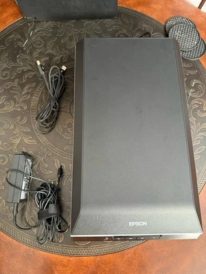 Epson Perfection V550 Photo Color Flatbed Scanner - Black TESTED AND WORKING - Image 1 of 3