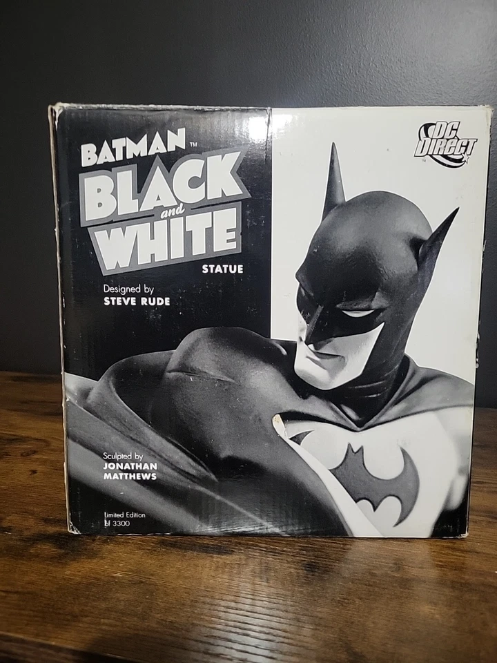 Batman Blanco y Negro Estatua Steve Rude Edición Limitada #1840 De 3300 Foto 1 de 1