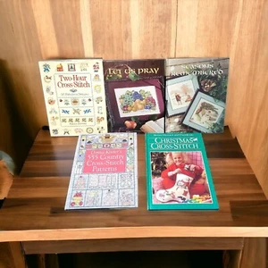 Lot 5 Cross Stitch Books Seasonal Sampler Country Leisure Arts Christnas VTG HB - Picture 1 of 22