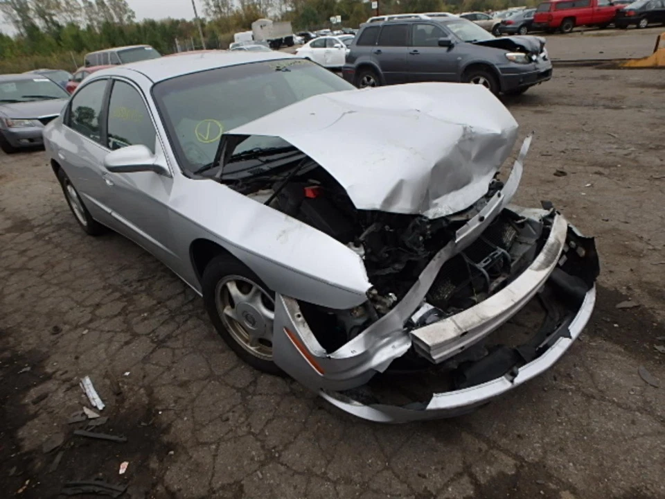 Conjunto de luz trasera derecha usado se adapta a: Oldsmobile Aurora 2001 cuarto panel montaje Foto 1 de 4