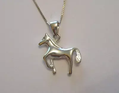 Collar colgante de plata con dije de caballo Foto 1 de 4