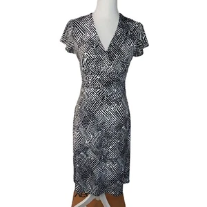 Ann Taylor Dress Women's Size 2 Ruched Bodice Black White V Neck Short Sleeved - Picture 1 of 5
