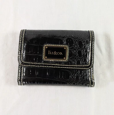 Cartera triple para mujer Liz Claiborne de cuero sintético negro con estampado de cocodrilo Foto 1 de 4