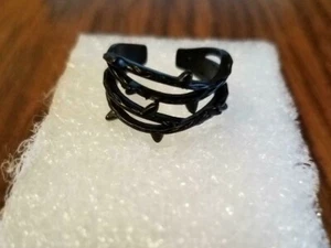 Sin usar en paquete - sin usar en paquete - Anillo de vides espinosas negras punk, gótico, emo para damas - Imagen 1 de 7