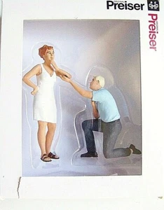 Preiser G 1:22.5 scale WEDDING / MARRIAGE PROPOSAL Figures # 44932 - Picture 1 of 2