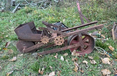 Covington Planter Co. Seeder (Missing parts) Made in Dothan AL (Rusted) - Image 1 of 3