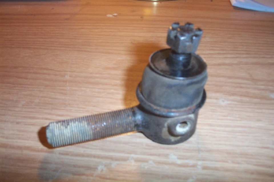 NORS STUDEBAKER COMMANDER 1950,MODEL 17A TIE ROD ENDS LH #ES171L - Image 1 of 1