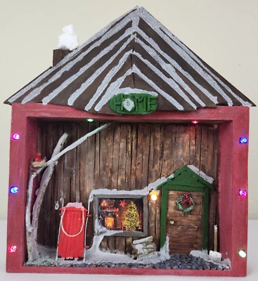 Roombox de Navidad hecho a mano en miniatura roja iluminada de madera Winterized Foto 1 de 4