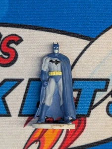 Batman - Minifiguras de 1” de DC Comics - Batman para niños de la casa del árbol - adornos para pasteles - Imagen 1 de 2