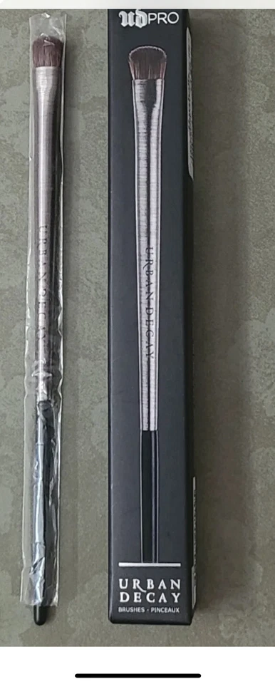 Urban Decay UD Pro Moondust Make-up Pinsel - E-210 - Silber & Schwarz - Neu im Karton - Bild 1 von 1