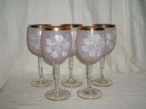 5 copas de vino florales blancas pintadas a mano rosadas adorno dorado/vástago espiral - Imagen 1 de 2