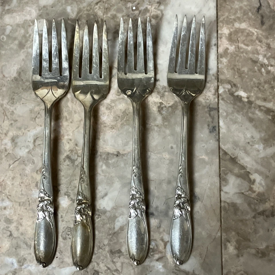 4) Oneida Community 1953 WHITE ORCHID 6 7/8” Salad Forks Lot 1 - Image 1 of 4