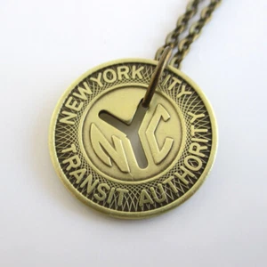 NYC Subway Medaille Halskette - umfunktioniert Vintage große New York City Münze - Bild 1 von 5