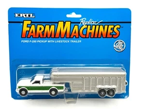 1/64 Green & White Ford F-250 Pickup With Livestock Trailer - Picture 1 of 1
