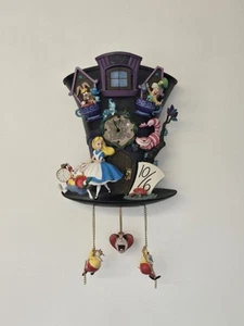 Bradford Exchange Disney Alice in Wonderland Mad Hatter Light Up Cuckoo Clock - Foto 1 di 22