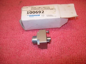 TELEMECANIQUE Limit Switch, Straight plunger, ZCKE61, New open, Free ship! - Picture 1 of 3