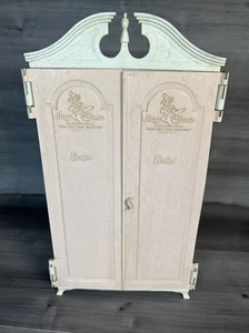 Vintage Barbie Suzy Goose Kleiderschrank Amoire Rosa Kommode Schubladen LESEN - Bild 1 von 7