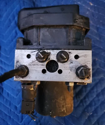 Dodge Mercedes Sprinter 2004 2005 2006 módulo de bomba de freno ABS A 000 446 74 89 Foto 1 de 4