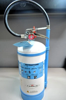 Great Condition 1.75 Gallon Amerex C270NM - Class A & C Water Mist Extinguisher - Image 1 of 4