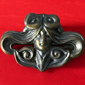 Antique 1910 Art Nouveau Woman Long Curled Hair Brooch Mythical Floral Brass - Imagen 1 de 7